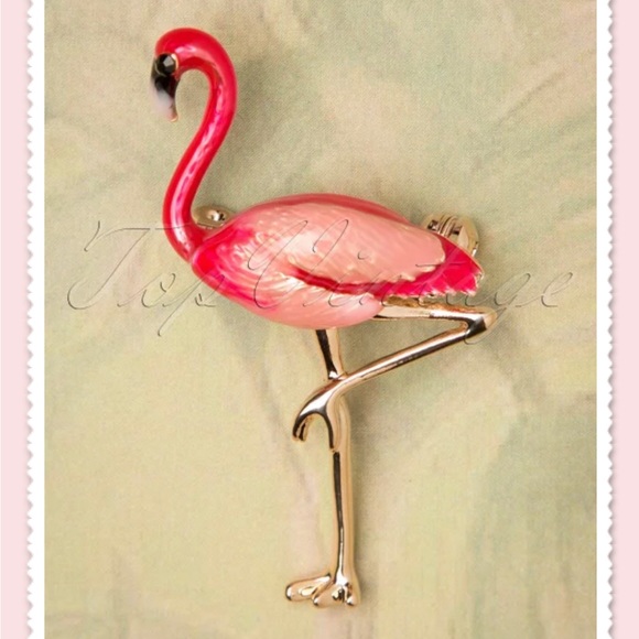 Banned Retro Jewelry - Pink Teardrop Flamingo 🦩 Brooch